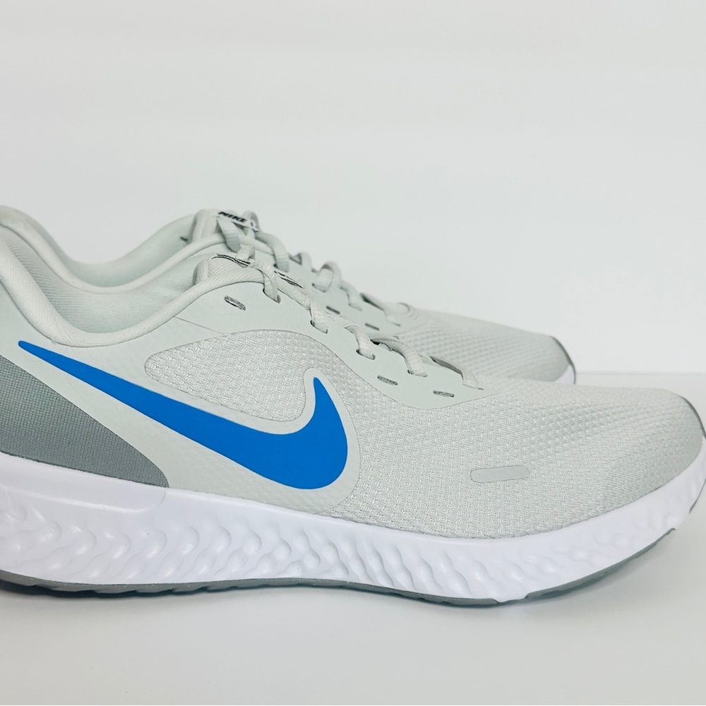 Nike Revolution Woman’s Size 10